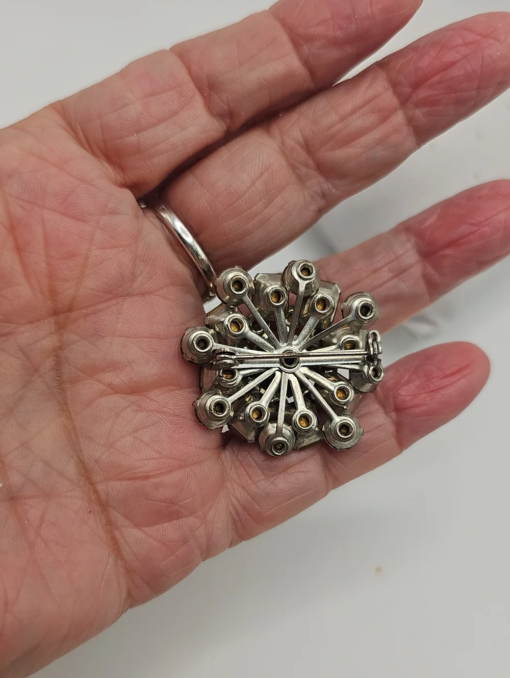 Vintage-Style Crystal Flower Brooch in Deep Blue and Clear. Brilliant Sparkle